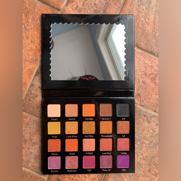 Violet Voss - Hashtag Eyeshadow Palette - Picture 3 of 5